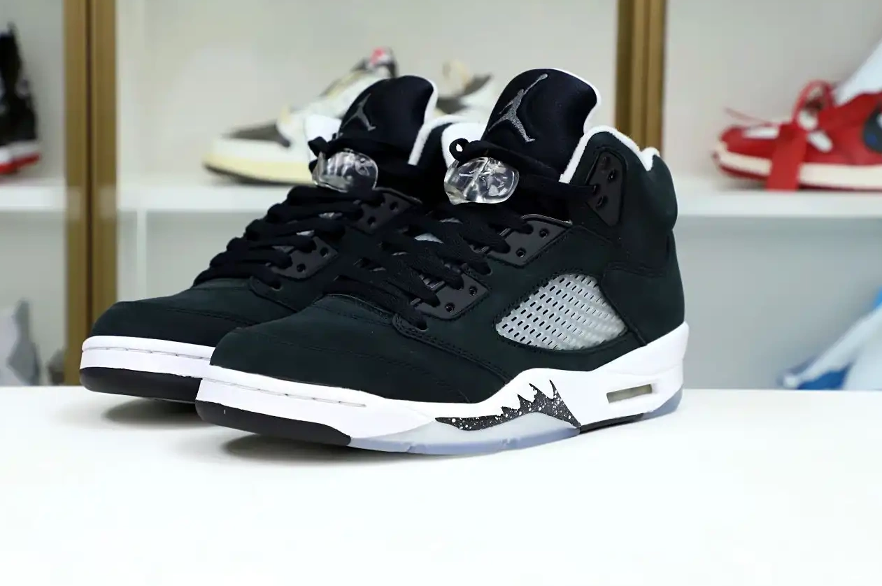 AIR 5 JORDAN 2021 RETRO 'OREO' 0704